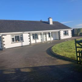 Fiona's Country Accommodation, hotel din Murphyʼs Bridge