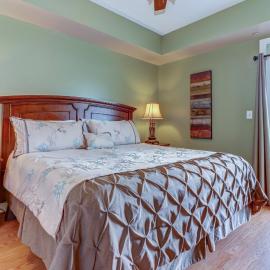 Riverfront Condo Sleeps 4 Jetted Tub Balcony Pool