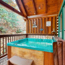 Dog Friendly Cabin Sleeps 6 Hot Tub 3Min Parkway