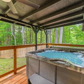 Charming Dog Friendly Cabin Sleeps 10 Hot Tub
