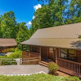 Cozy Log Cabin Sleeps 4 Hot Tub Grill Game Room