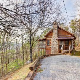 Mtn View Cabin Sleeps 4 In the Woods Deck Hot Tub