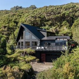 The Black Chalet – hotel w mieście Whitianga