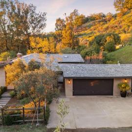 The Malibu Ranch Retreat by AvantStay, מלון במאליבו