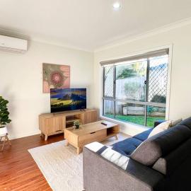 3BR Newly Furnished Spacious Unit in a Duplex at Coomera - Holiday Home