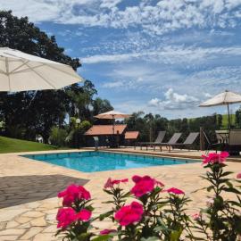 Chalé com vista para montanhas com banheira, lareira e piscina em Socorro - Refúgio Campestre - Canário