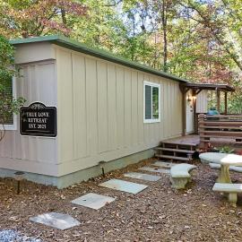 Mountain home, next to a Winery with a fire pit