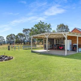 Leisurely Long Swamp Retreat - 3 Bed 2 Bath, hotelli kohteessa Cadia
