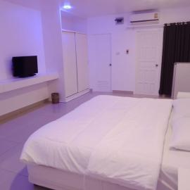 Illusion Hostel & Club