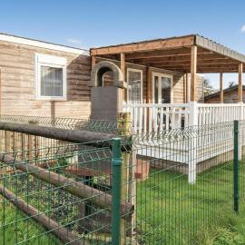Mobile-Home Proche Mer 400M, hotel in Grandcamp-Maisy