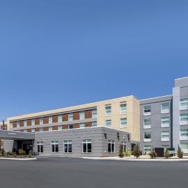 Home2 Suites by Hilton Bangor, hotel di Bangor
