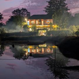 Jewel Stay, hotel em Tāla