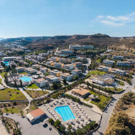 Grand Blue Beach Hotel, hotel en Kardamaina