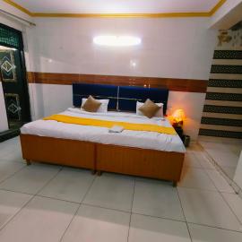 S D palace, hotel in Dighori