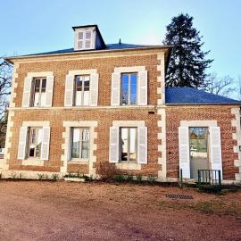 Gîte Vichy - 4 Chambres, situé dans le parc du Château de Charmeil
