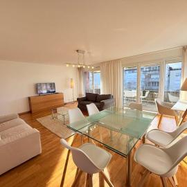 178 Good location spacious and free parking included, hotelli Lausannessa