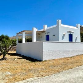 Iosub Houses & Studios - Beach House in Koumbara, Hotel in Tzamaria