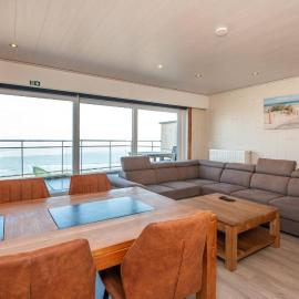 Nice apartment with suberb Sea Views