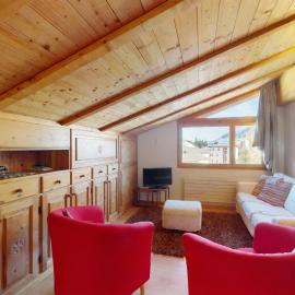 Chesa Susi - Elegant Attic in the Engadine, hotel a Celerina