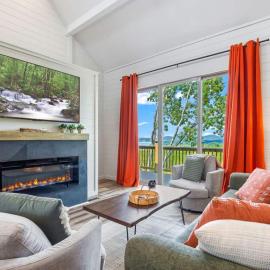 Lux Cabin Lake Views, EV Charger, Game Room!، فندق في سيفيرفيل