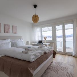 Horizon 62 I Zürich Lakeside Apartment I Modern I Free Parking I Self-Check-In, hotel u gradu Richterswil