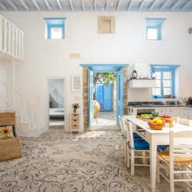 Traditional Villa with Jacuzzi & Terrace Mandarin Home
