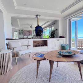 Plett Azure Guesthouse, hotel in Plettenberg Bay