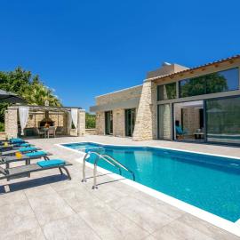Villa Potami Nikos by Villa Plus, hotelli kohteessa Stílos