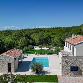 Deluxe Villa Vonskari with Heated Pool and Complete Privacy