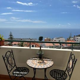 Sea view - Peaceful Atlantic View by Cristo Rei, ξενοδοχείο σε Caniço