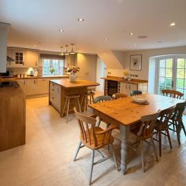 Baydon Estate Character Cottage, hotel a Baydon