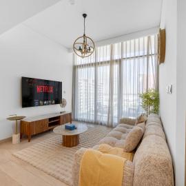 Zen Condo With Burj Khalifa View In Vibrant City, отель в Дубае
