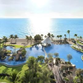 White Sands Beachfront l 2BR Condo with Ocean View