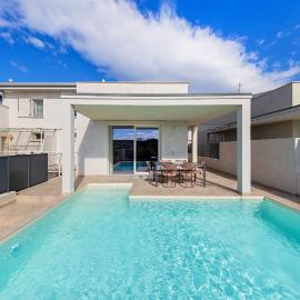 Luxury Villa Prestige, hotel in Sirmione