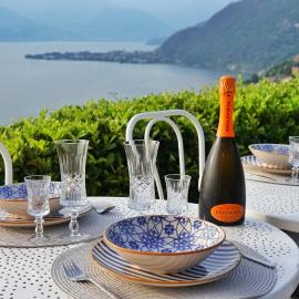 Nina's Home - Appartamento Vista Lago di Como con Giardino, отель в городе Беллано