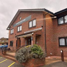 Sandown Park Lodge, hotel en Esher