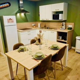Appartement cosy ambiance Venice Beach dans résidence avec piscine 4 pers 2 chambres، فندق في Neuf-Mesnil