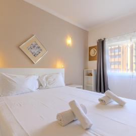 #344 Edificio Marina Sol by Home Holidays, hotel i Branqueira