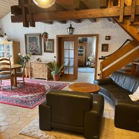 Ferienhaus Natternberg Spacious apartment large living room 4 bedrooms garden quiet near Deggendorf, hotel v destinácii Deggendorf