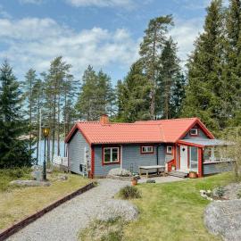 Lakeside Holiday Home With Sauna Near Karlskoga, hotel a Karlskoga