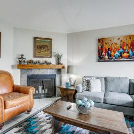 Lake-View Townhome w/ Pool Access in Houston Area!