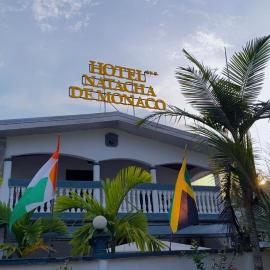 Hôtel Natacha De Monaco, hotel u gradu 'Kribi'