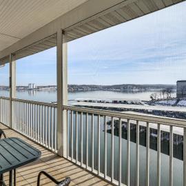 Lake View + Pool Access: Waterfront Ozark Escape!, hotell sihtkohas Four Seasons