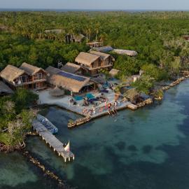 Santa Lova Eco-hostel Isla Tintipan, hotel in Tintipan Island