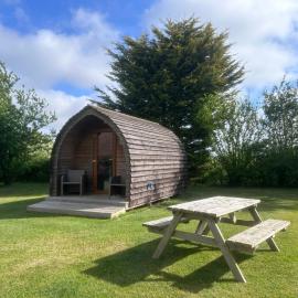 Ronam Glamping 2 Berth Pod, hotel in Anderby