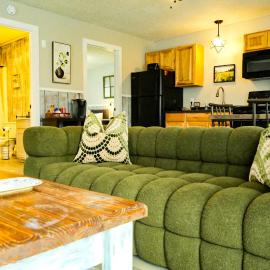 Cozy Mountain View Condo at Powderhorn Mountain, viešbutis mieste Bessemer