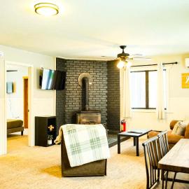 Snow-Capped Retreat at Powderhorn Mountain, Hotel in Bessemer