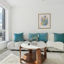 Home Richmond Hill 2bed2,5bath Parking, hotel in Richmond Hill