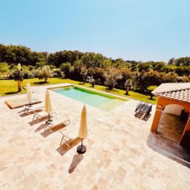 Private Pool Villa Breathtaking View Provence, hotell sihtkohas Les Arcs sur Argens