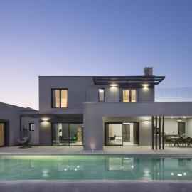 Villa Infinity near Pula for 8 persons with 68 m2 private pool, sauna & kids playground, hotell sihtkohas Vodnjan